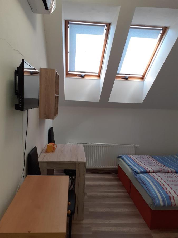 Penzion Fontana Mikulov Luaran gambar